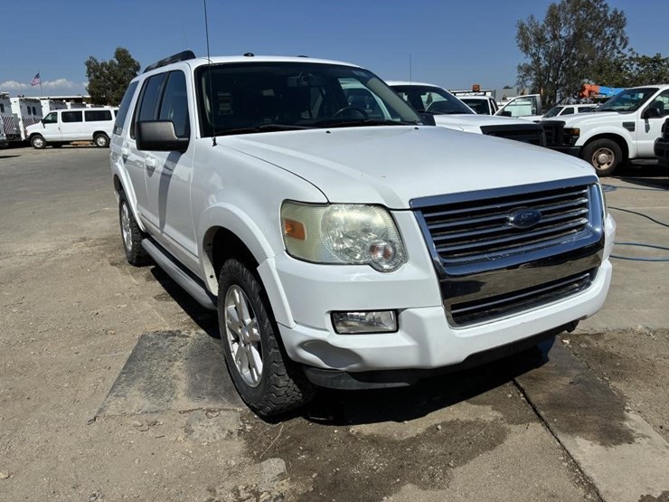 2010-ford-explorer-image-2