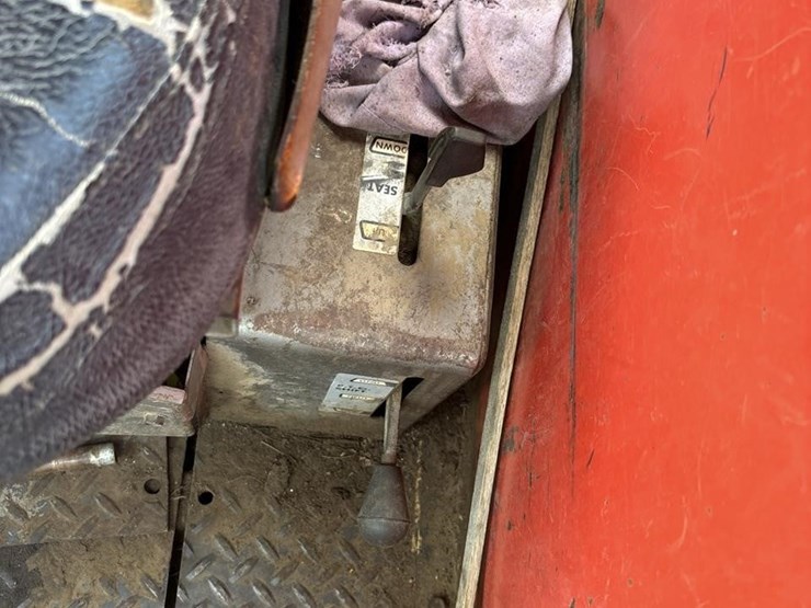 massey-ferguson-1100-image-21