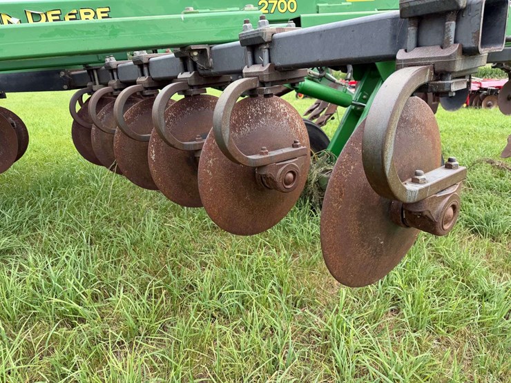 john-deere-2700-image-21