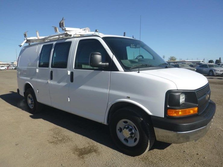 2014-chevrolet-express-2500-image-2