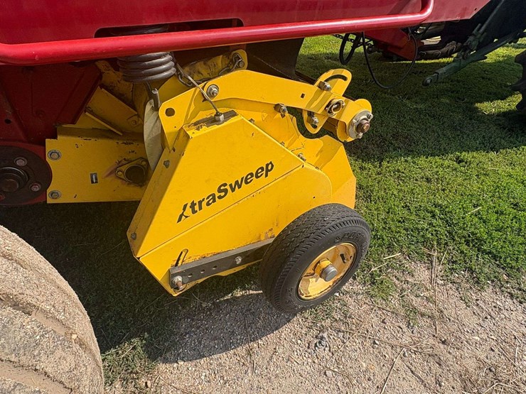 2011-new-holland-br7090-image-21
