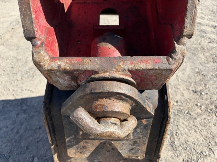2011-deere-85d-image-15