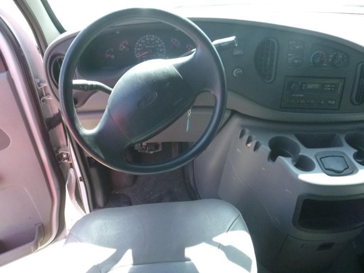 2002-ford-e350-image-9
