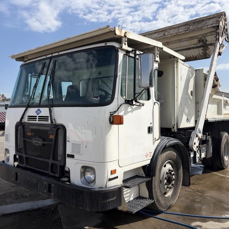 2011 AUTOCAR XPEDITOR