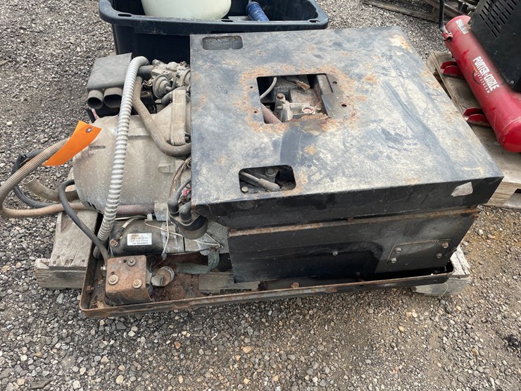 #4574-•-onan-marquis-7000-generator-image-1