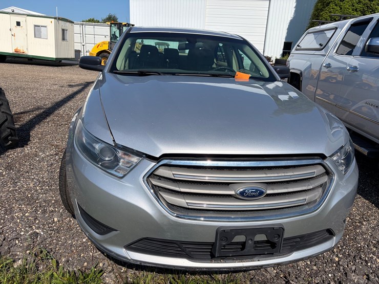 #2391-•-2016-ford-taurus-non-runner(wi-title)-image-2