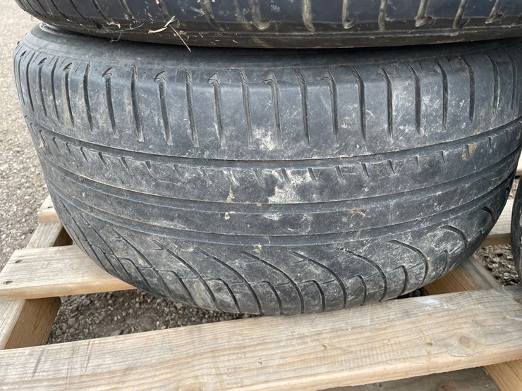 #4561-•-(4)-bmw-5-bolt-rims-with-tires-image-20