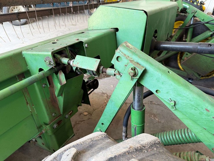 john-deere-2320-image-24