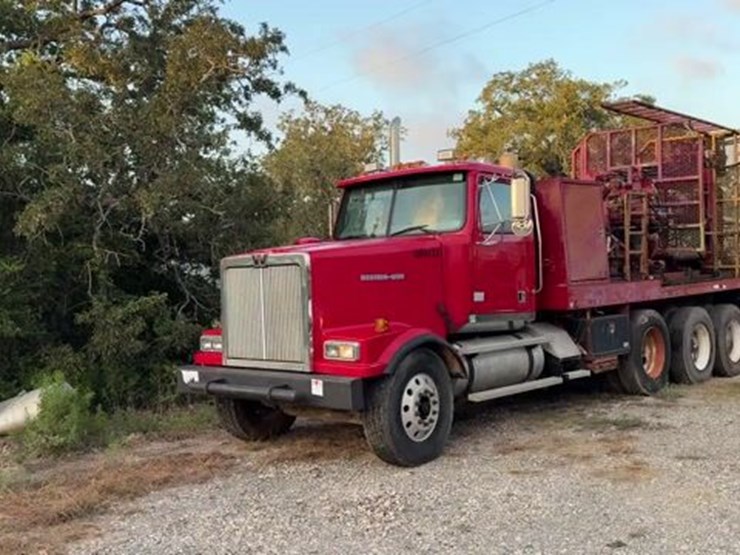 2004-western-star-4900-image-1