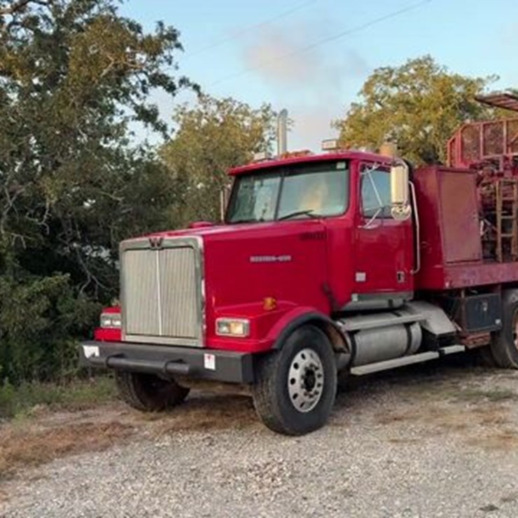 2004 WESTERN STAR 4900
