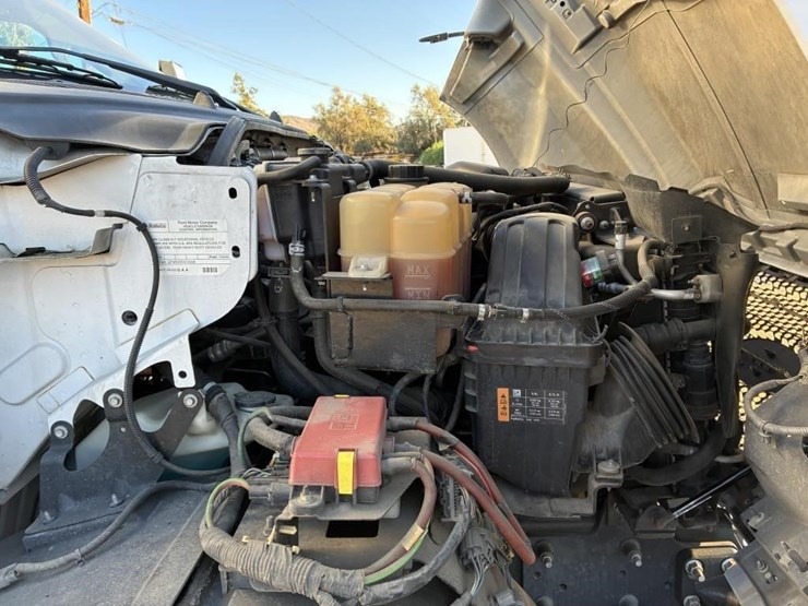 2016-ford-f650-xlt-image-12