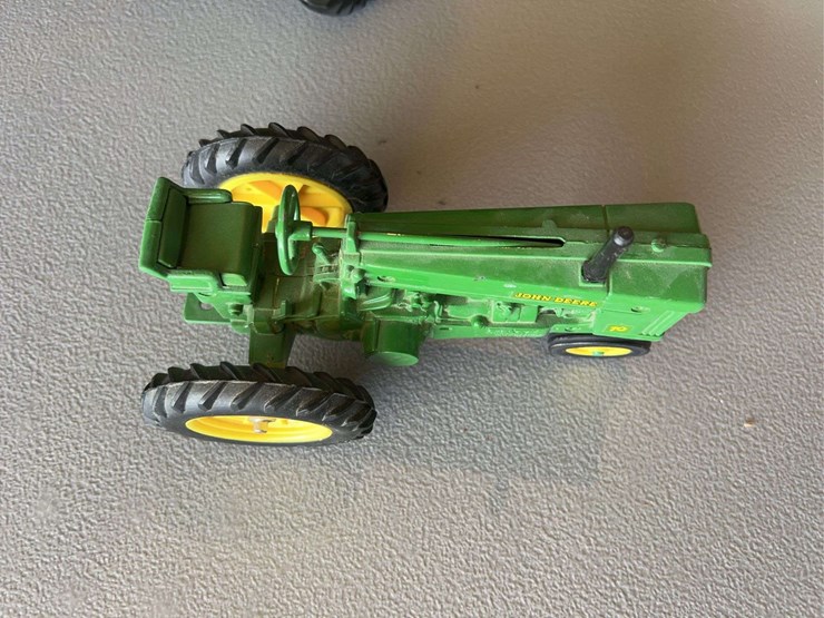 john-deere-16-image-9