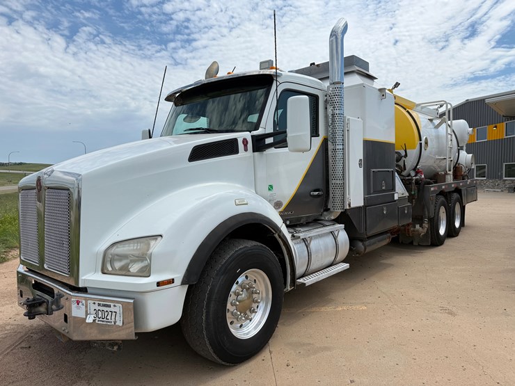 2017-kenworth-t880-image-2