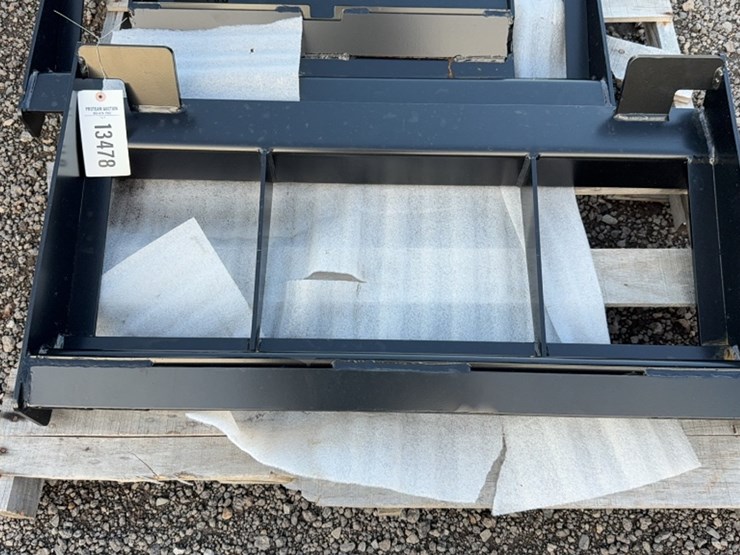 #2010-•-blue-diamond-mini-skid-steer-pallet-fork-frame-image-1