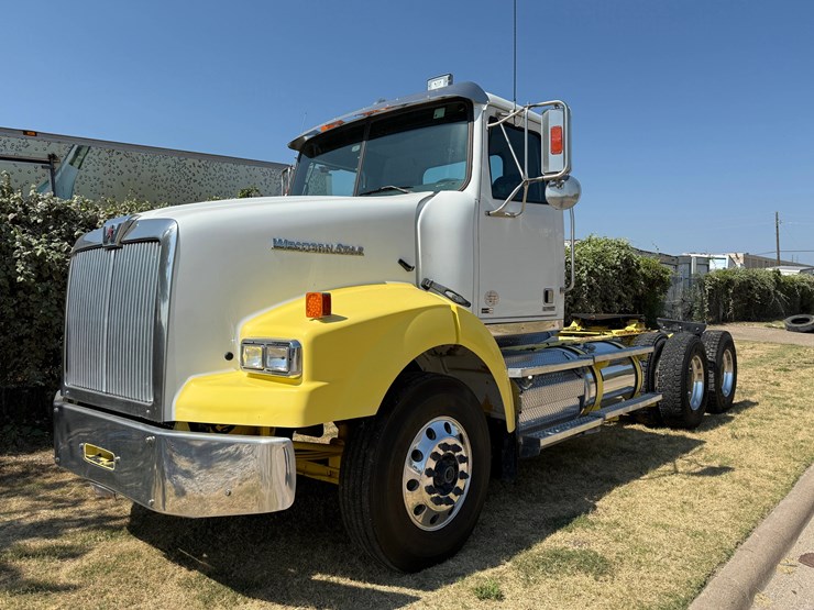 2015-western-star-4900-image-2