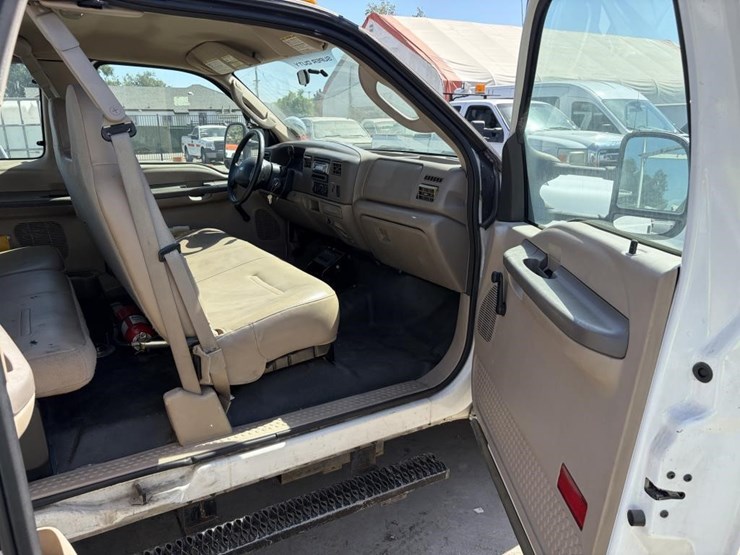 2004-ford-f350-image-15