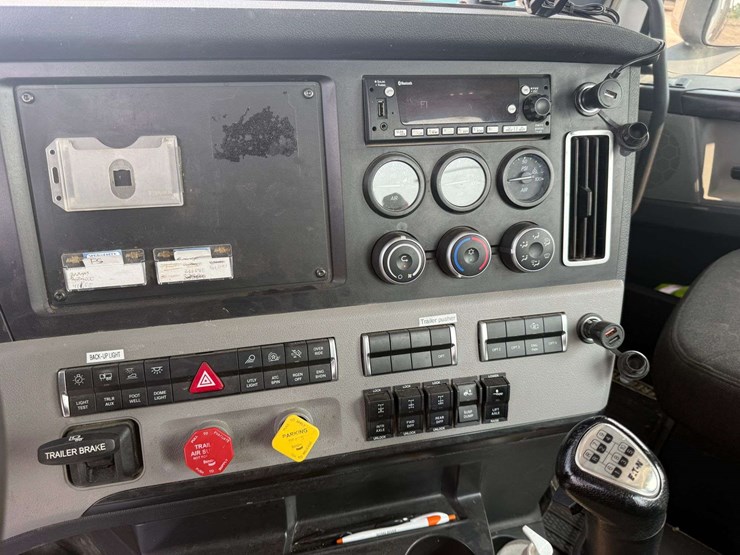 2024-freightliner-semi,-cummins-x15-engine,-420,478-miles,-10-speed,-full-locking-rear-ends,-tri-axl-image-32