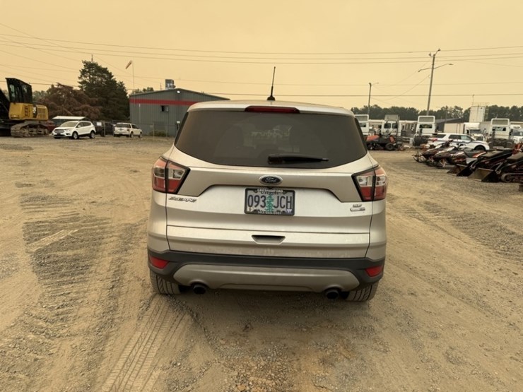 2017-ford-escape-se-image-5