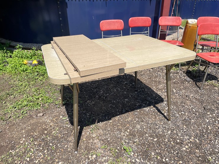 #4710-•-table-and-chairs-image-2