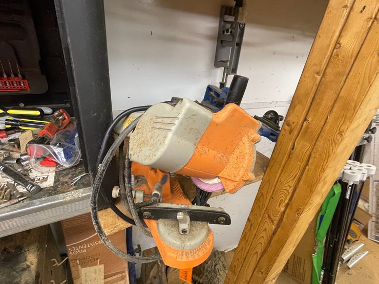 #7114-•-tool-chest-and-contents-image-3