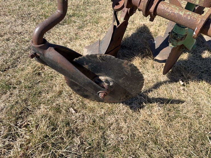 john-deere-three-point-three-bottom-plow-image-24