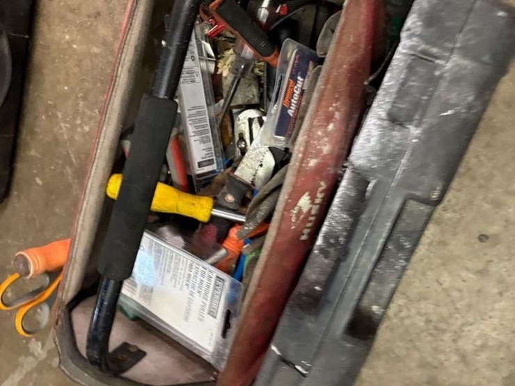 tool-carrier-and-contents,-partial-socket-set-image-2