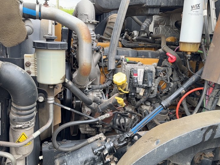 2013-caterpillar-ct660-image-21