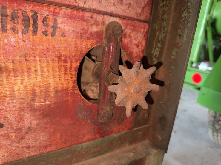 john-deere-no.-2-two-hole-corn-sheller-image-17