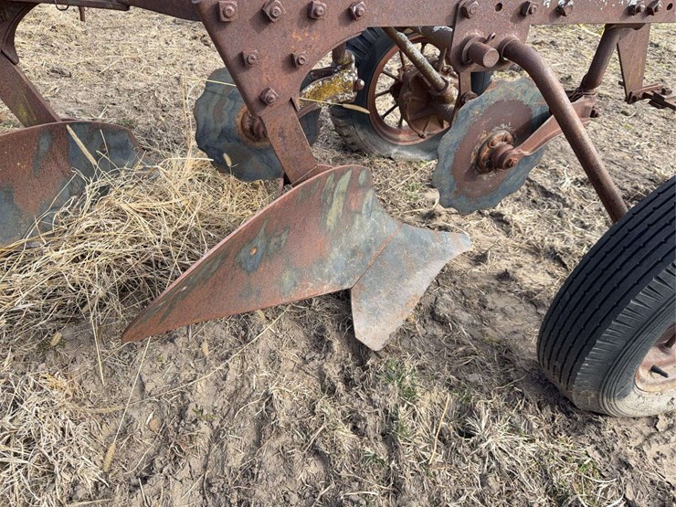 john-deere-no.-44-pull-type-two-bottom-plow-image-12