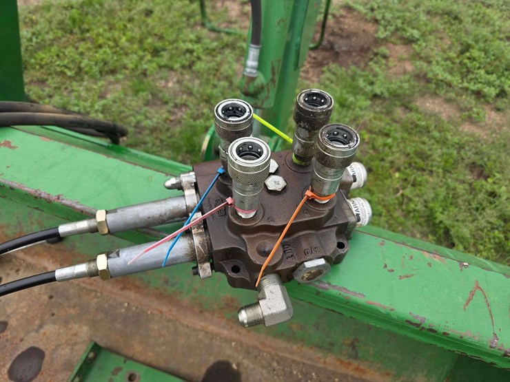 john-deere-148-image-9