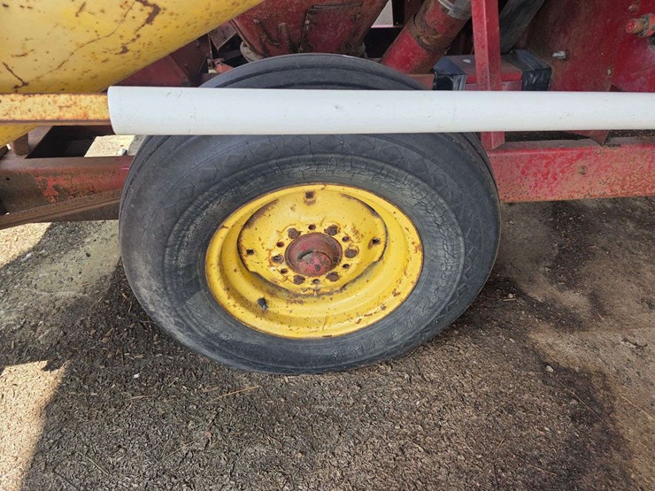 new-holland-352-image-4