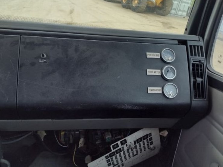 freightliner-fl70-image-12