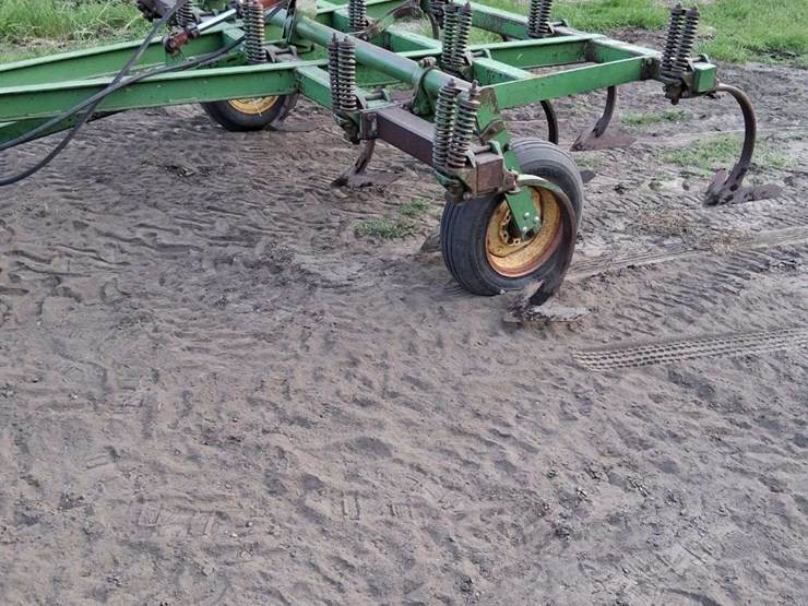 john-deere-100-image-5