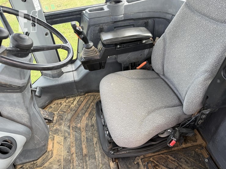 2019-deere-524l-image-45