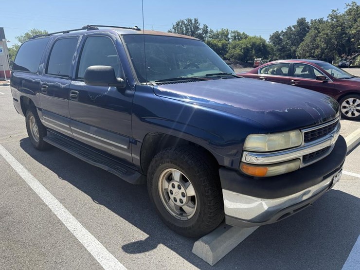 2003-chevrolet-suburban-image-5