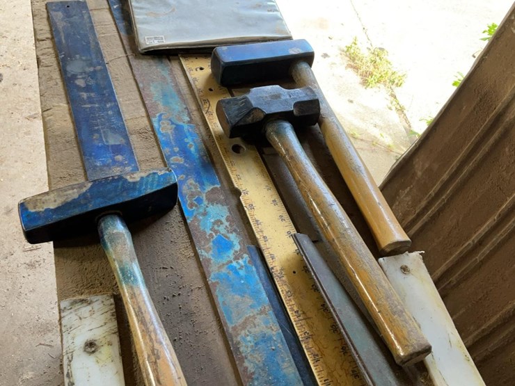 #173-•-hanchett-tilting-anvil-and-bench-image-11