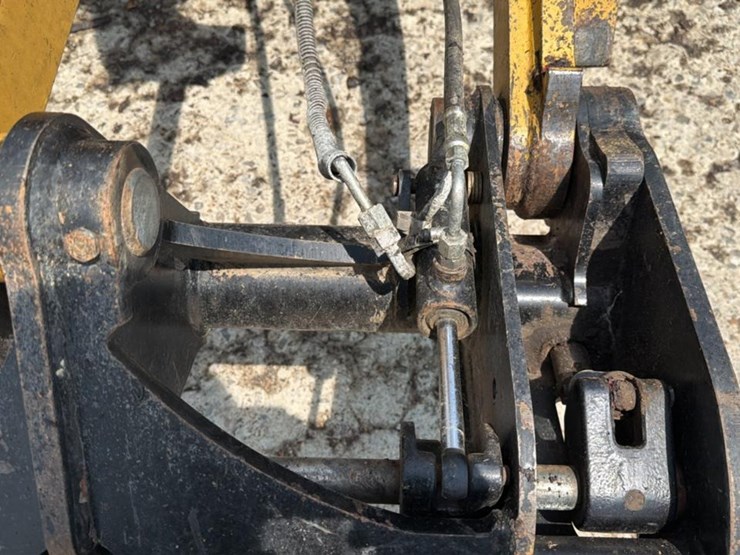2015-caterpillar-908h2-image-17