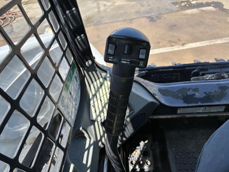 2022-bobcat-s590-image-17