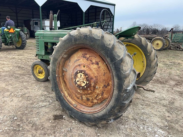 john-deere-model-b-image-3