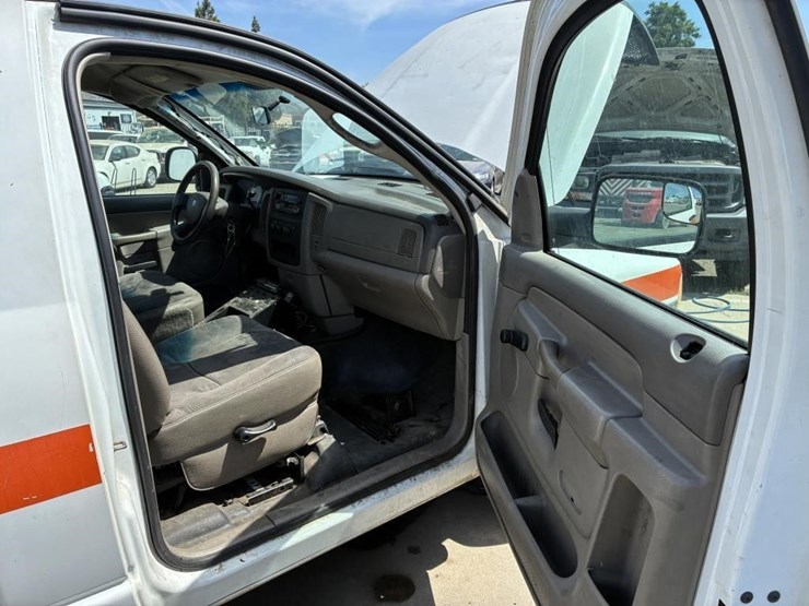 2005-dodge-ram-250-image-11
