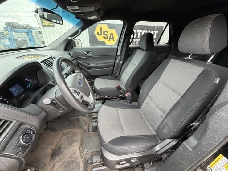 2014-ford-explorer-image-29