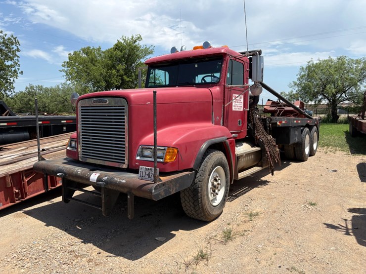 2001-freightliner-fld120-image-2