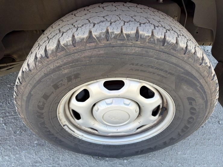 2012-ford-explorer-image-18