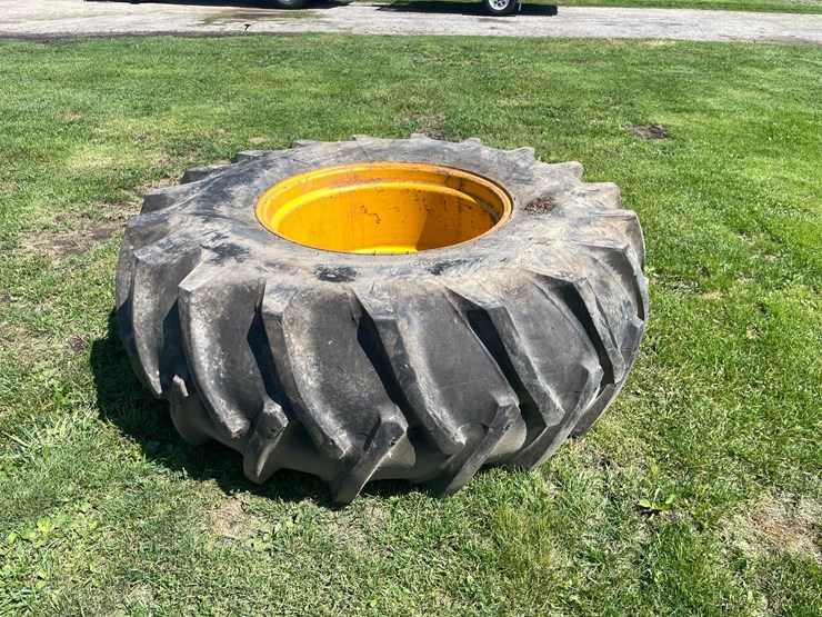 #4692-•-firestone-24.5-x-32-tire-image-1
