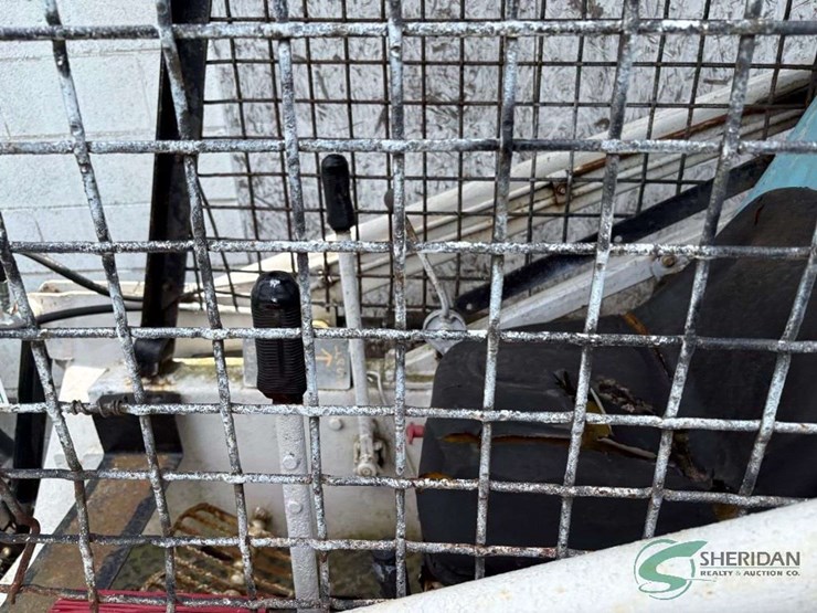 skid-steer-loader,-gas-engine-image-6