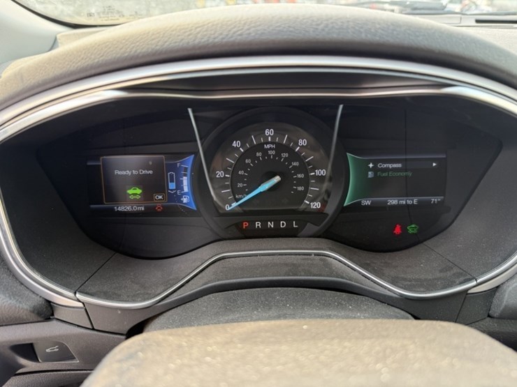 2015-ford-fusion-hybrid-sedan-image-25