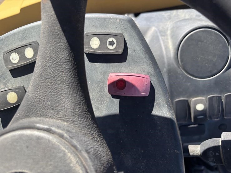 2012-caterpillar-420f-image-38