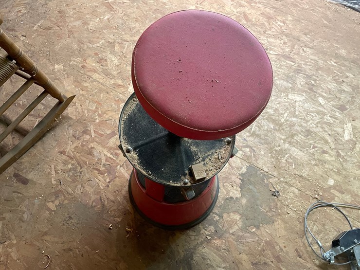 #7137-•-shop-stools-image-3