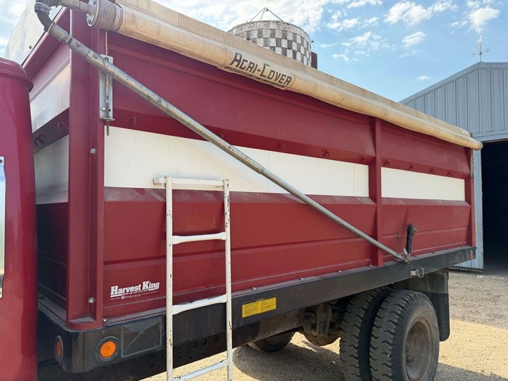 1979-ihc-1700-single-axle-grain-truck,-15’-steel-box-with-622-schwarts-hoist,-steel-floor,-136k-mile-image-21