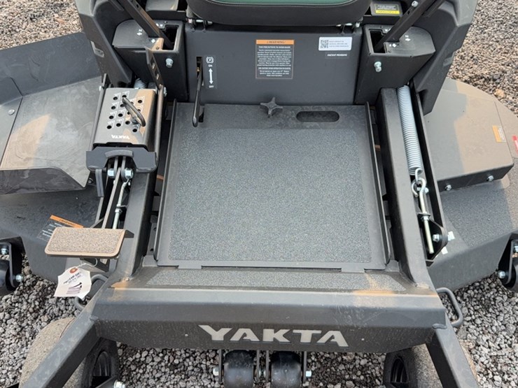 #3096-•-yakta-yxr-120-zero-turn-mower-image-5